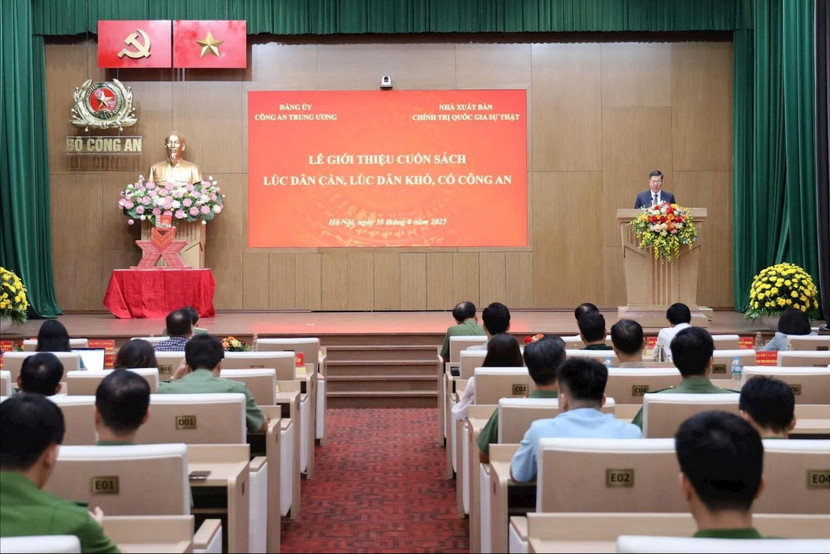 Buổi lễ giới thiệu cuốn sách vừa diễn ra sáng ngày 15/8.