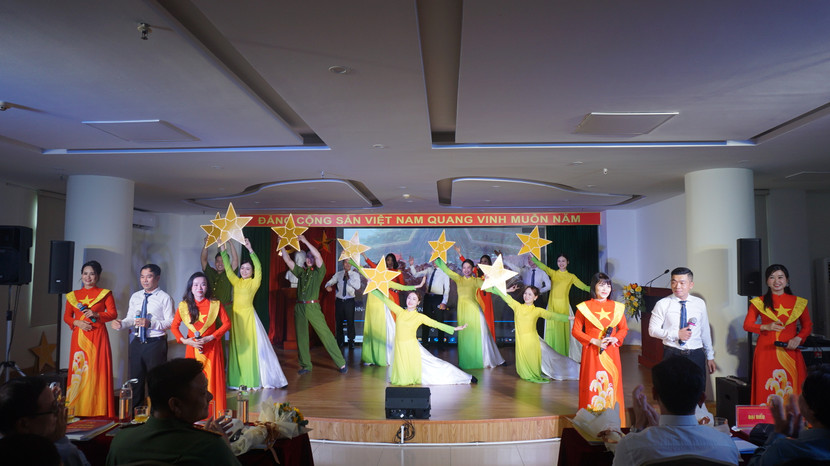 Một tiết mục nghệ thuật trong chương trình. Một tiết mục nghệ thuật trong chương trình.