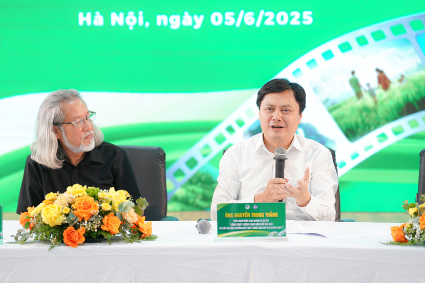 Ông Nguyễn Trung Thắng, Phó Giám đốc Ban Quản lý Dự án Đô thị xanh, Phó Viện trưởng Viện Chiến lược, Chính sách Nông nghiệp và Môi trường giải đáp các thắc mắc liên quan tới cuộc thi. Ông Nguyễn Trung Thắng, Phó Giám đốc Ban Quản lý Dự án Đô thị xanh, Phó Viện trưởng Viện Chiến lược, Chính sách Nông nghiệp và Môi trường giải đáp các thắc mắc liên quan tới cuộc thi.