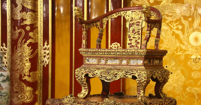 Ngai vàng triều Nguyễn trước khi bị đập phá Ngai vàng triều Nguyễn trước khi bị đập phá