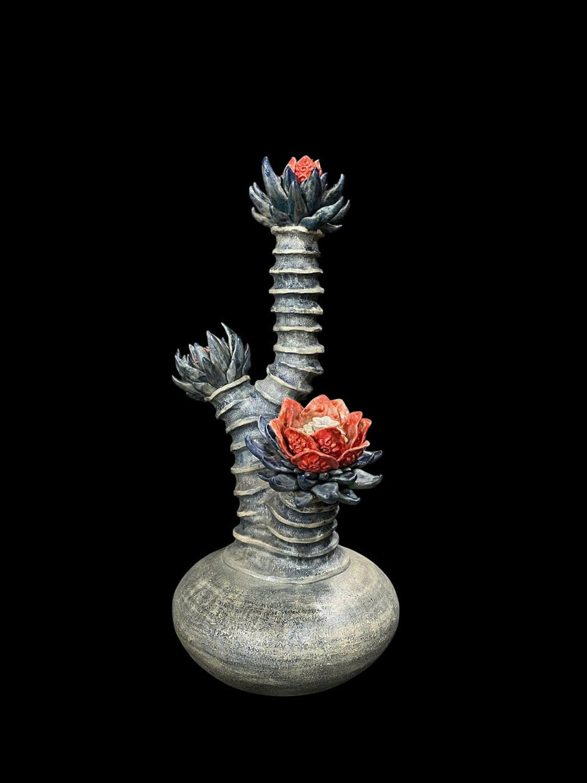 Tác phẩm "Cây sa mạc", chất liệu gốm của Lê Nhật Anh Tác phẩm "Cây sa mạc", chất liệu gốm của Lê Nhật Anh