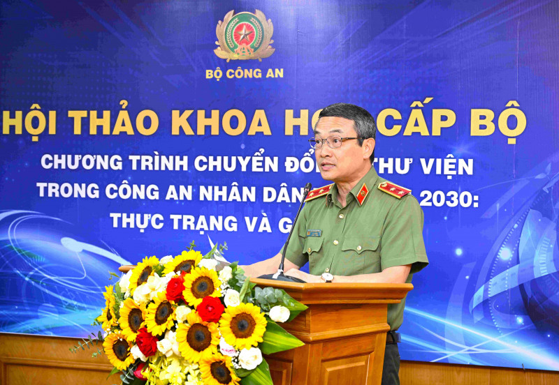 Trung tướng Nguyễn Ngọc Toàn, Trợ lý Ủy viên Bộ Chính trị- Bộ trưởng Bộ Công an, Cục trưởng Cục Công tác Chính trị phát biểu. Trung tướng Nguyễn Ngọc Toàn, Trợ lý Ủy viên Bộ Chính trị- Bộ trưởng Bộ Công an, Cục trưởng Cục Công tác Chính trị phát biểu.