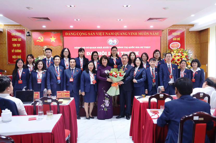 Ban chấp hành Đảng bộ cơ quan Nhà xuất bản khóa IX, nhiệm kỳ 2025 - 2030 gồm 21 đồng chí. Ban chấp hành Đảng bộ cơ quan Nhà xuất bản khóa IX, nhiệm kỳ 2025 - 2030 gồm 21 đồng chí.