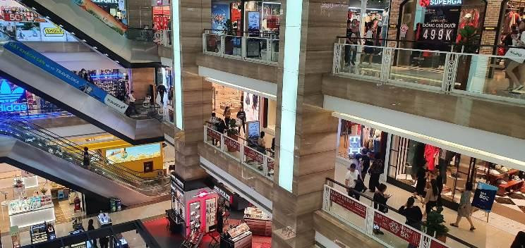 Trung tâm thương mại khá vắng khách ngày Black Friday