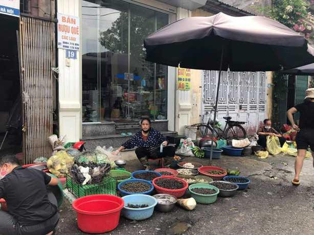 Người bán, người mua hàng cần nâng cao ý thức về an toàn thực phẩm