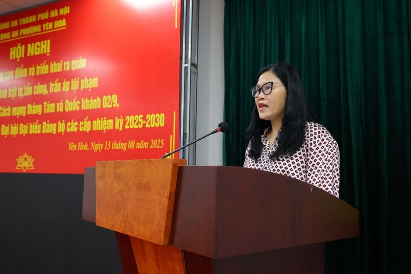 Bà Trịnh Thị Dung - Chủ tịch UBND phường Yên Hòa phát biểu phát động lễ ra quân