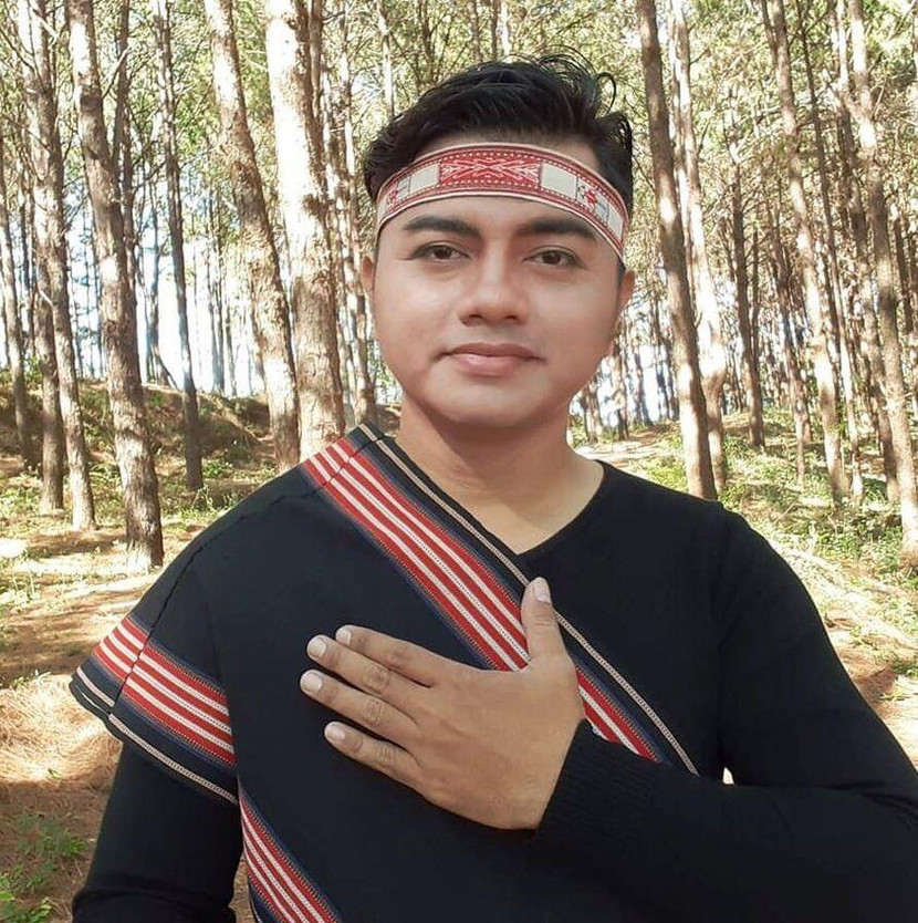 Cố ca sĩ Y Jang Tuyn Cố ca sĩ Y Jang Tuyn