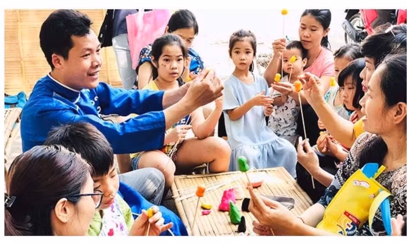Các nghệ nhân là những người giữ lửa truyền thống của dân tộc Các nghệ nhân là những người giữ lửa truyền thống của dân tộc