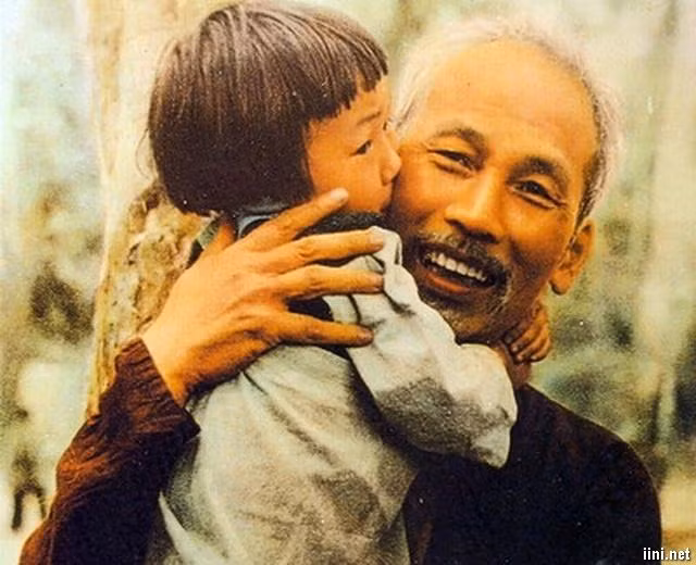 Sinh thời, Bác Hồ luôn dành sự quan tâm đặc biệt tới các em thiếu niên nhi đồng Sinh thời, Bác Hồ luôn dành sự quan tâm đặc biệt tới các em thiếu niên nhi đồng