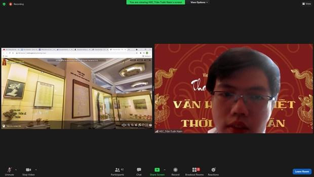 Khách tham quan Bảo tàng trực tuyến.