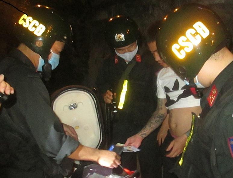 Lực lượng Cảnh sát Cơ động tuần tra, kiểm soát để giữ gìn an ninh, trật tự trên các tuyến đường Lực lượng Cảnh sát Cơ động tuần tra, kiểm soát để giữ gìn an ninh, trật tự trên các tuyến đường