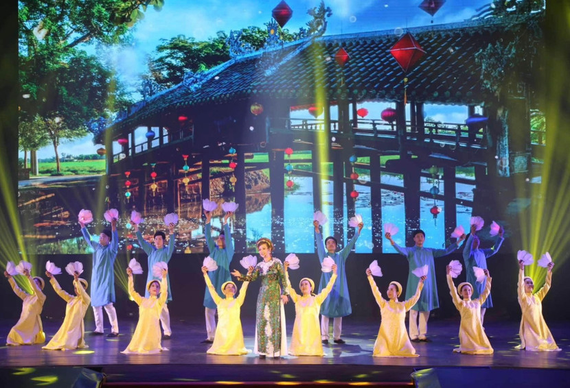 Một tiết mục nghệ thuật biểu diễn tại lễ khai mạc Một tiết mục nghệ thuật biểu diễn tại lễ khai mạc