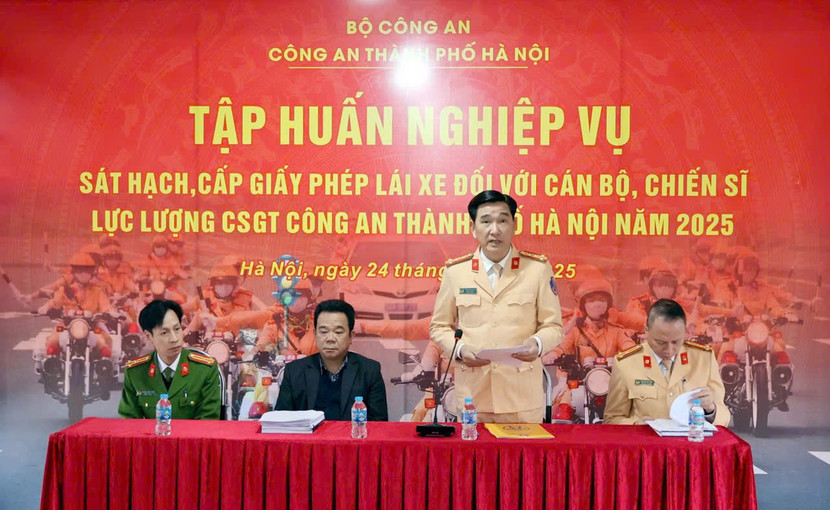Đại tá Trần Đình Nghĩa - Trưởng Phòng CSGT, CATP Hà Nội nhấn mạnh việc tiếp nhận nhiệm vụ sát hạch, cấp đổi giấy phép lái xe đặt ra yêu cầu cao đối với lực lượng CSGT Đại tá Trần Đình Nghĩa - Trưởng Phòng CSGT, CATP Hà Nội nhấn mạnh việc tiếp nhận nhiệm vụ sát hạch, cấp đổi giấy phép lái xe đặt ra yêu cầu cao đối với lực lượng CSGT
