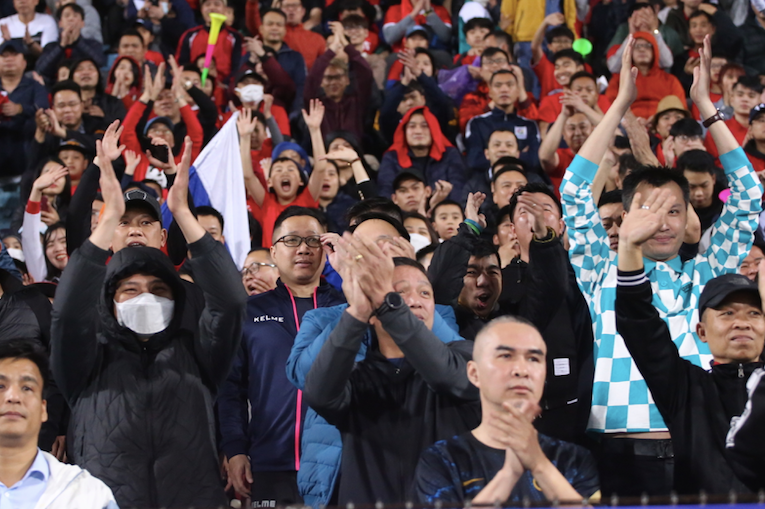 Sự chào đón nhiệt liệt từ người hâm mộ dành cho CLB Công an Hà Nội