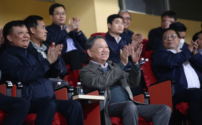 Bộ trưởng Bộ Công an Tô Lâm, Bí thư Thành ủy Hà Nội Đinh Tiến Dũng cùng các lãnh đạo bộ, ban, ngành tới dự khán, cổ vũ trận đấu