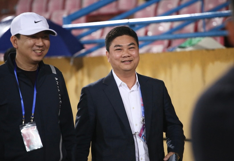 Đại tá Dương Đức Hải - Phó Giám đốc CATP Hà Nội, Chủ tịch CLB Công an Hà Nội - rạng rỡ trước trận ra quân của đội nhà