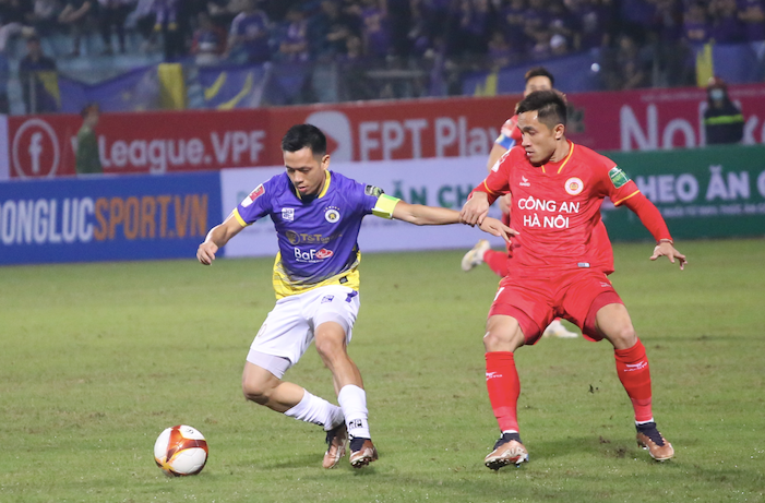 CLB Công an Hà Nội (áo đỏ) so tài cùng đương kim vô địch Hà Nội FC