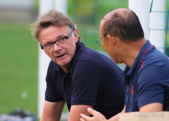 HLV Troussier từng sẵn sàng làm trợ lý để đào tạo, tiến cử nhân sự cho HLV Park Hang-seo, cùng nhau giúp bóng đá Việt Nam hiện thực hoá giấc mơ World Cup 2026 HLV Troussier từng sẵn sàng làm trợ lý để đào tạo, tiến cử nhân sự cho HLV Park Hang-seo, cùng nhau giúp bóng đá Việt Nam hiện thực hoá giấc mơ World Cup 2026