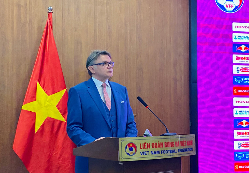 HLV Philippe Troussier phát biểu nhậm chức tại trụ sở VFF, sáng 27-2 HLV Philippe Troussier phát biểu nhậm chức tại trụ sở VFF, sáng 27-2