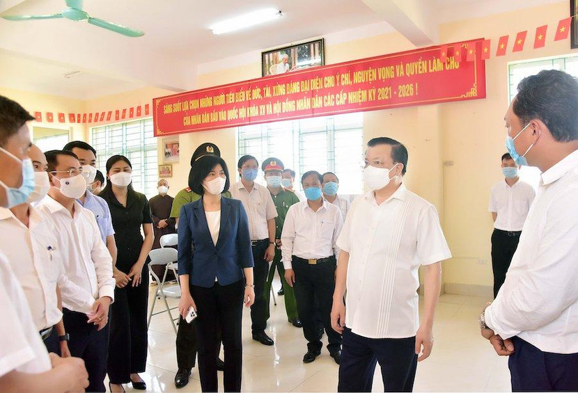 Bí thư Thành ủy Hà Nội kiểm tra công tác chuẩn bị bầu cử và phòng, chống dịch Covid-19 tại thôn Ngổ Ba, xã Kim Sơn (huyện Gia Lâm).