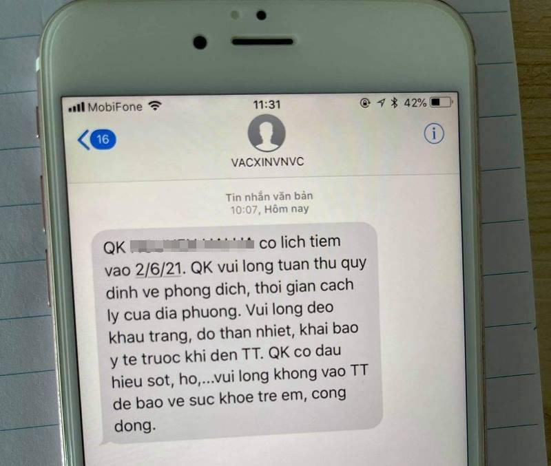 Người dân nhận được tin nhắn mời đi tiêm vaccine nhưng thông tin không rõ ràng Người dân nhận được tin nhắn mời đi tiêm vaccine nhưng thông tin không rõ ràng