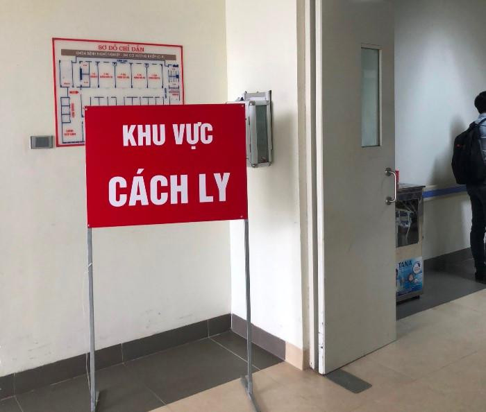 Khu cách ly của Bệnh viện Thanh Nhàn được bố trí ở tầng 9, có lối đi, thang máy riêng, độc lập với các khoa phòng khác