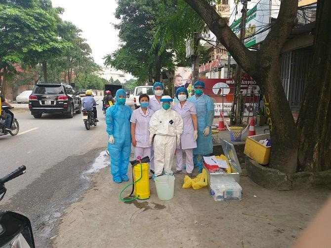 Cán bộ y tế quận Bắc Từ Liêm triển khai phòng dịch Covid-19 (Ảnh minh hoạt)