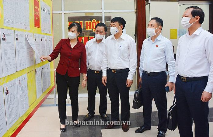 Bí thư Tỉnh ủy Bắc Ninh Đào Hồng Lan kiểm tra công tác chuẩn bị bầu cử (Ảnh: Báo Bắc Ninh) Bí thư Tỉnh ủy Bắc Ninh Đào Hồng Lan kiểm tra công tác chuẩn bị bầu cử (Ảnh: Báo Bắc Ninh)