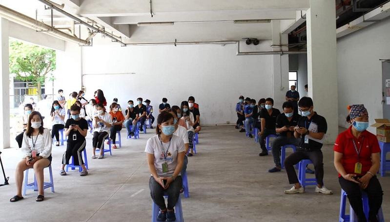 Chiều 27-5, Bắc Giang tiêm vaccine Covid-19 cho khoảng 300 công nhân ở KCN Đình Trám Chiều 27-5, Bắc Giang tiêm vaccine Covid-19 cho khoảng 300 công nhân ở KCN Đình Trám