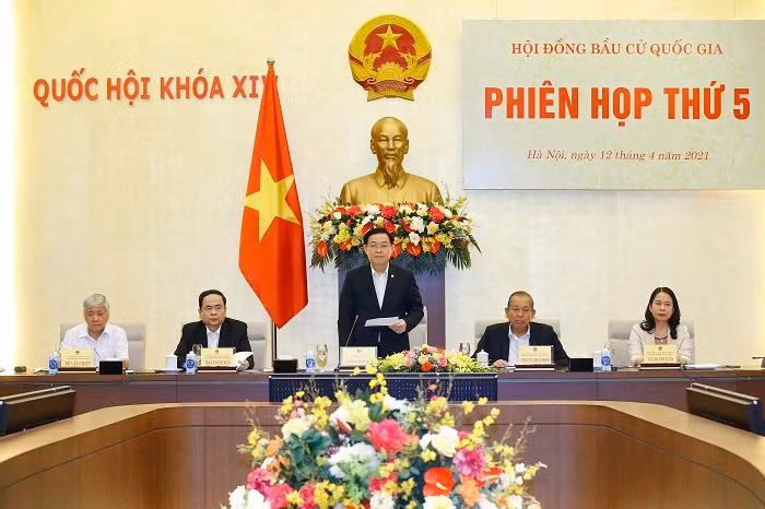 Chủ tịch Quốc hội Vương Đình Huệ - Chủ tịch hội đồng bầu cử Quốc gia chủ trì một phiên họp của Hội đồng