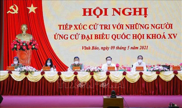 Chủ tịch Quốc hội Vương Đình Huệ cùng các ứng viên ĐBQH tiếp xúc cử tri, vận động bầu cử tại Hải Phòng