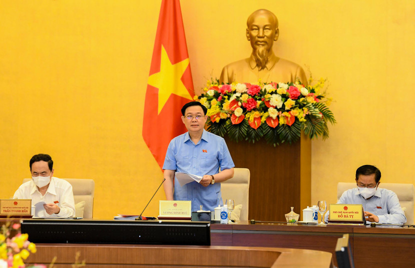 Chủ tịch Quốc hội Vương Đình Huệ phát biểu tại phiên họp