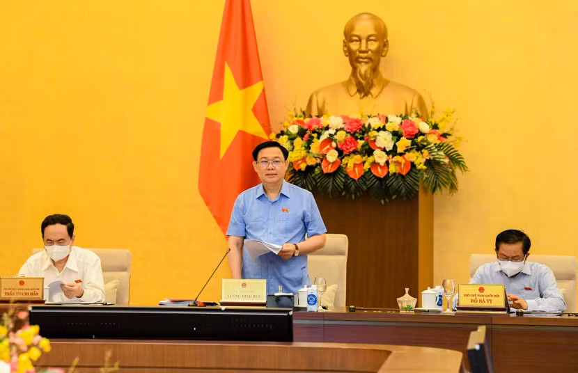 Chủ tịch Quốc hội Vương Đình Huệ phát biểu tại phiên họp