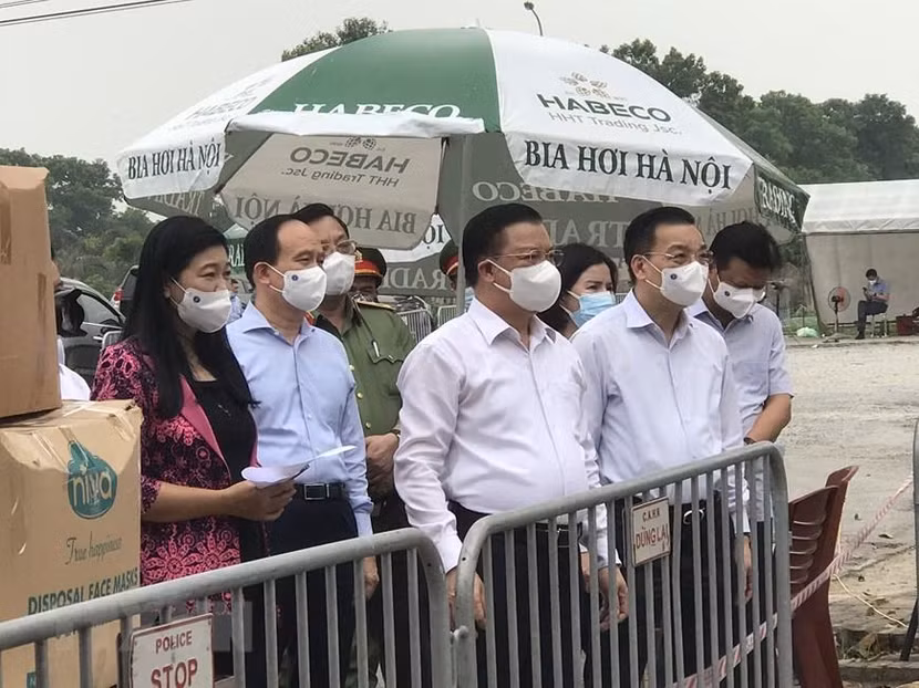 Bí thư Thành ủy cùng Chủ tịch UBND TP Hà Nội kiểm tra công tác phòng chống dịch Covid-19