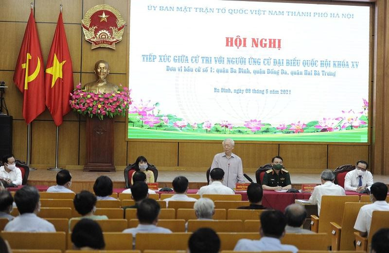 Quang cảnh buổi tiếp xúc cử tri