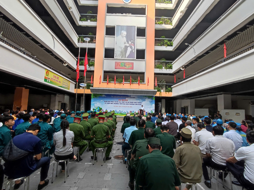 Phường Cửa Nam ra quân đảm bảo trật tự đô thị, huy động cả hệ thống chính trị cùng vào cuộc, nòng cốt là lực lượng Công an phường