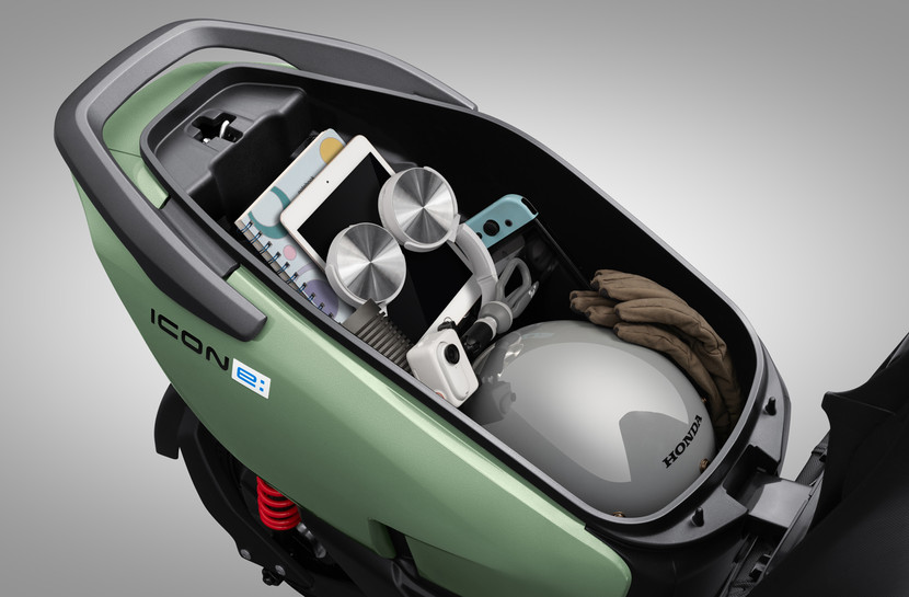 Hộc để đồ xe máy điện ICON e: