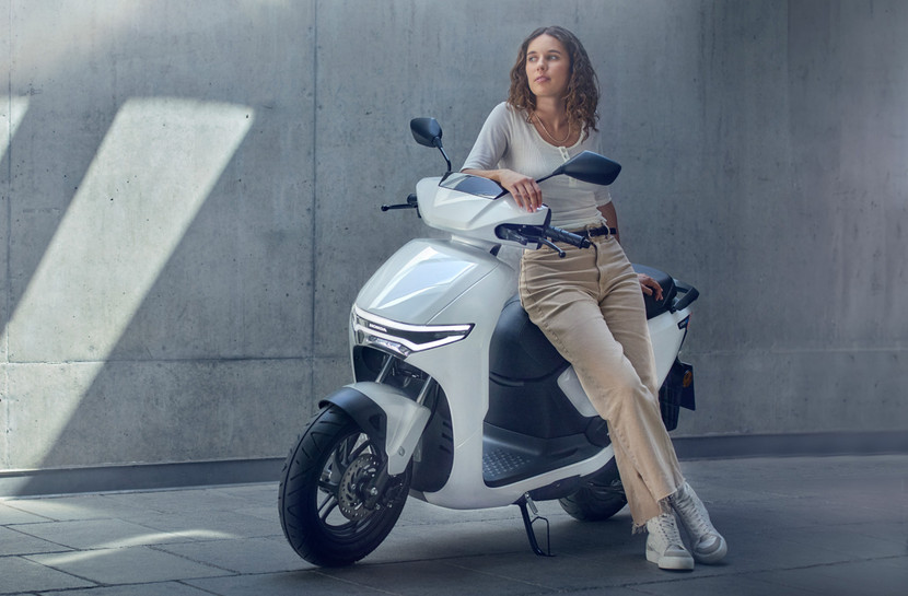 Xe máy điện CUV e: Xe máy điện CUV e: