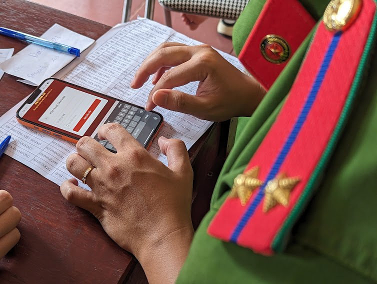 Kiên trì và bền bỉ, trong quá trình thực hiện Mệnh lệnh 01, CATP Hà Nội đã về đích chỉ tiêu cấp CCCD và hoàn thành số lượng lớn kích hoạt định danh điện tử