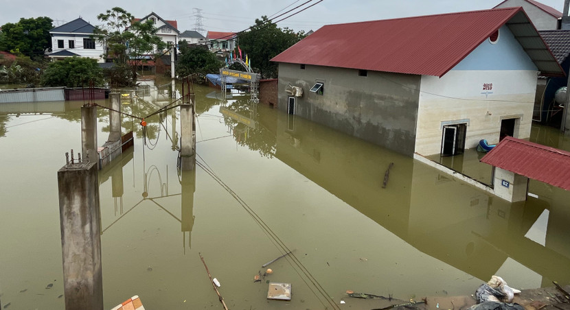 Ngày 14-10, một số nơi trên địa bàn xã Đa Phúc, nước lũ vẫn còn cao tới hơn 1 mét Ngày 14-10, một số nơi trên địa bàn xã Đa Phúc, nước lũ vẫn còn cao tới hơn 1 mét