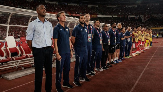 HLV Kluivert cùng các trợ lý đồng hương đã về thẳng Hà Lan ngay sau khi Indonesia thất bại chiến dịch vòng loại World Cup 2026 HLV Kluivert cùng các trợ lý đồng hương đã về thẳng Hà Lan ngay sau khi Indonesia thất bại chiến dịch vòng loại World Cup 2026