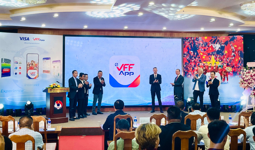 Đại diện VFF và đối tác bấm nút ra mắt VFF App