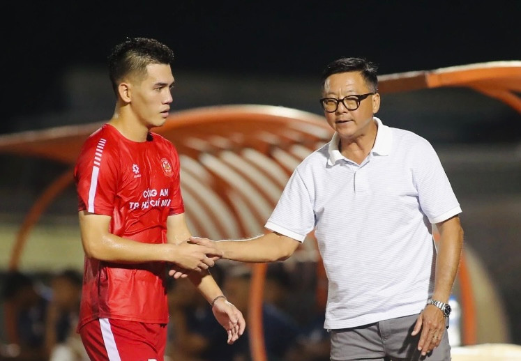 Tiến Linh chỉ còn kém thầy Huỳnh Đức 1 bàn thắng cho tuyển Việt Nam