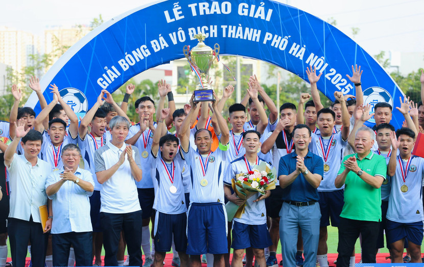 CLB bóng đá xã Hoài Đức đăng quang giải đấu