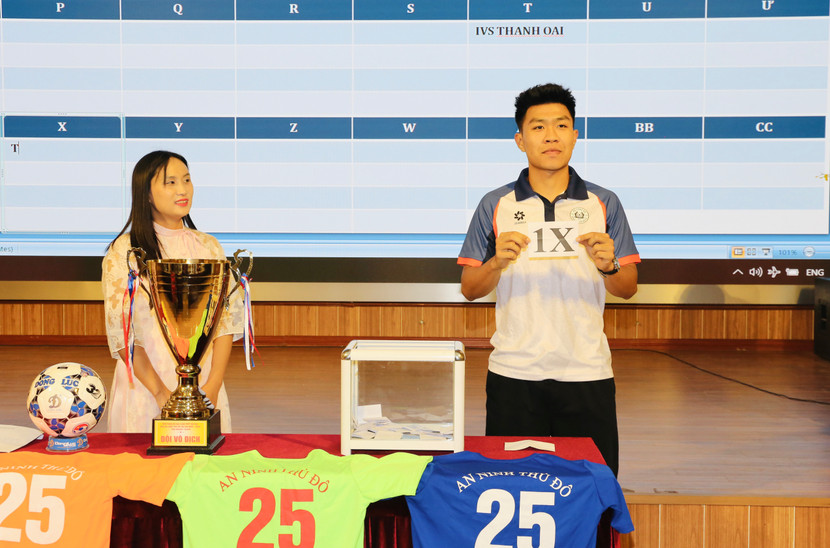 Nhà vô địch U23 Đông Nam Á - Phạm Lý Đức tham gia bốc thăm chia bảng Giải bóng đá học sinh THPT Hà Nội – An ninh Thủ đô 2025