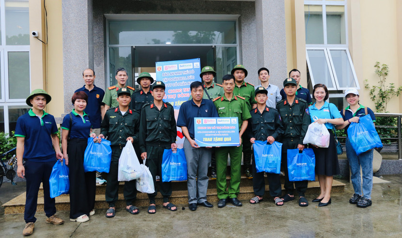 Đoàn công tác tặng quà cán bộ chiến sỹ Công an xã Đa Phúc - lực lượng tuyến đầu giúp dân phòng, chống và khắc phục hậu quả sau lũ Đoàn công tác tặng quà cán bộ chiến sỹ Công an xã Đa Phúc - lực lượng tuyến đầu giúp dân phòng, chống và khắc phục hậu quả sau lũ