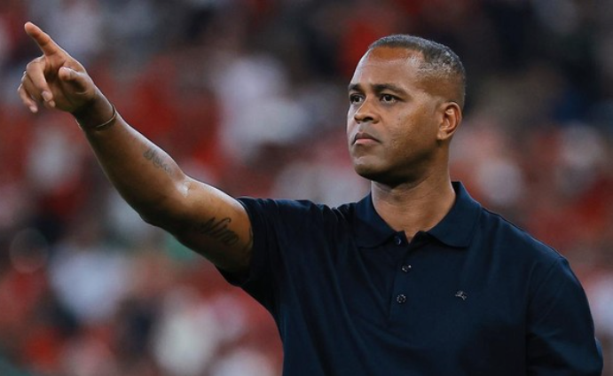 HLV Patrick Kluivert bị chỉ trích, yêu cầu từ chức sau thất bại của tuyển Indonesia