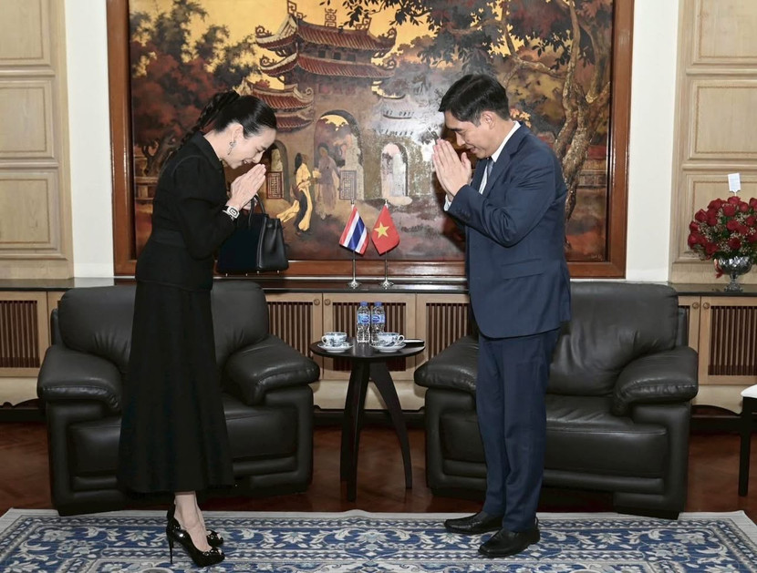 Chủ tịch FAT - Nualphan Lamsam gửi lời xin lỗi trong cuộc gặp Đại sứ Phạm Việt Hùng Chủ tịch FAT - Nualphan Lamsam gửi lời xin lỗi trong cuộc gặp Đại sứ Phạm Việt Hùng