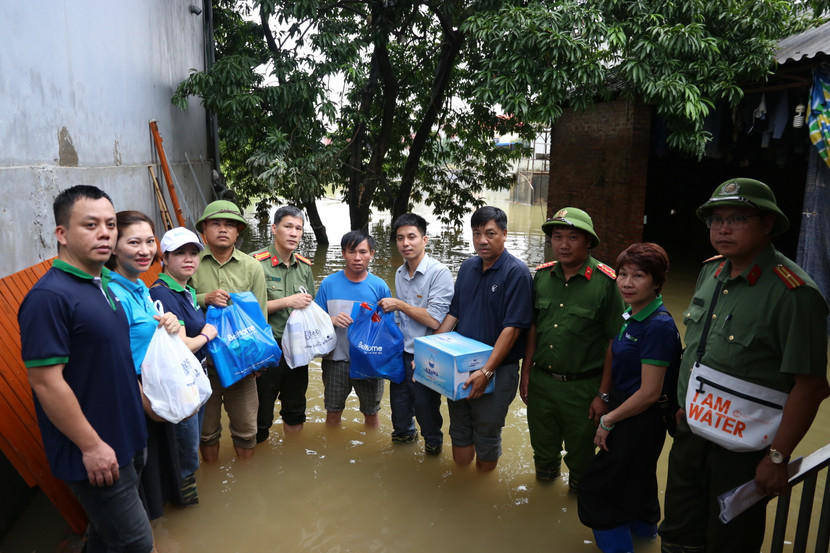 Đoàn công tác An ninh Thủ đô thăm hỏi, tặng quà gia đình ông Vũ Văn Hưng Đoàn công tác An ninh Thủ đô thăm hỏi, tặng quà gia đình ông Vũ Văn Hưng