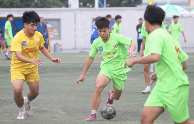 THPT Trí Đức (áo xanh) chơi đầy cống hiến trong trận thủ tục thắng THPT Xuân Phương 3-2 tại vòng bảng mùa trước THPT Trí Đức (áo xanh) chơi đầy cống hiến trong trận thủ tục thắng THPT Xuân Phương 3-2 tại vòng bảng mùa trước